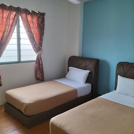 Khairul Homestay Pangsapuri Sutera Seberang Jaya Kampong Telok  Exterior photo